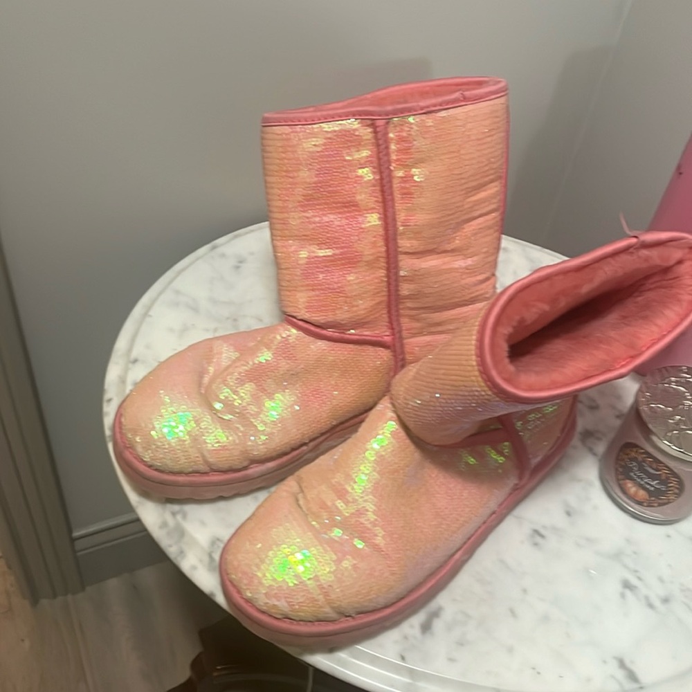 Pink uggs